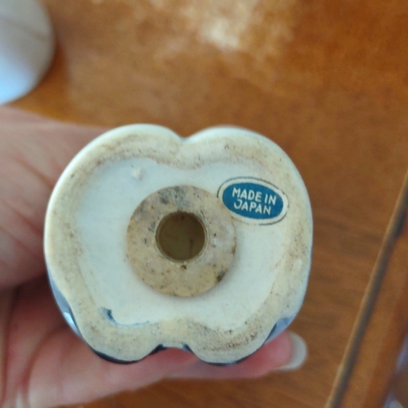 Cute Dutch Boy and Girl Salt and Pepper Shaker - Picture 5 of 6